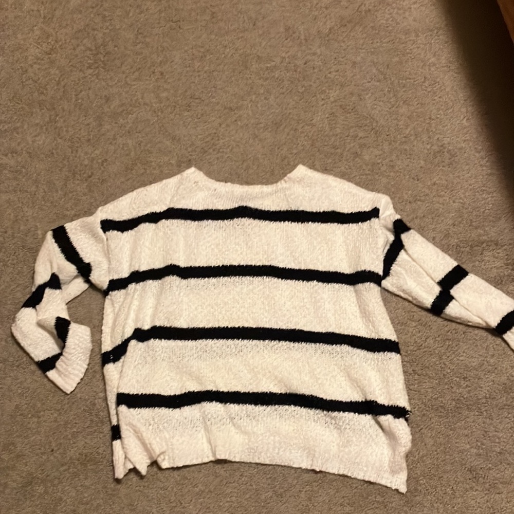 Oceanus Sweater - Picture 2 of 6